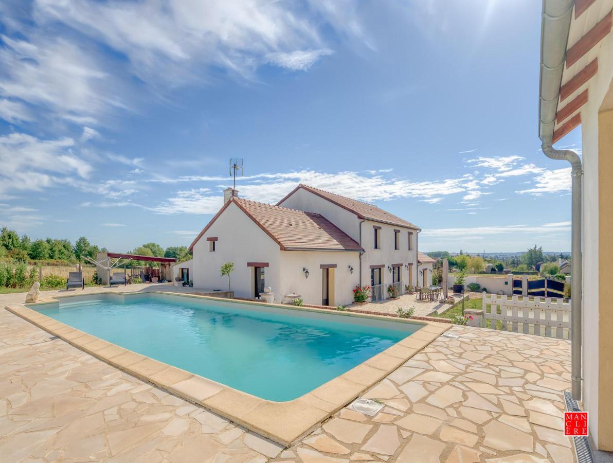 Maison Blanche Piscine Et Petit Dejeuner Châtellerault Exteriér fotografie