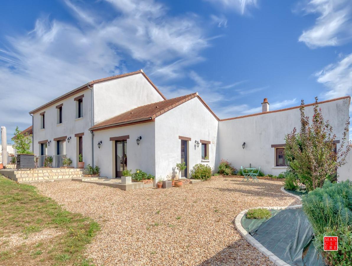 Maison Blanche Piscine Et Petit Dejeuner Châtellerault Exteriér fotografie