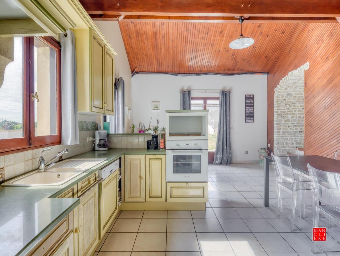Maison Blanche Piscine Et Petit Dejeuner Châtellerault Exteriér fotografie