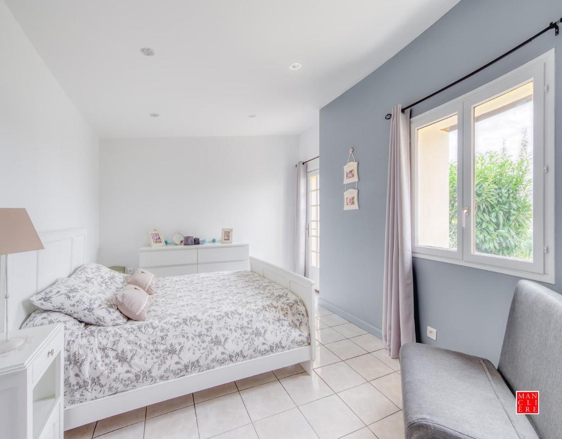 Maison Blanche Piscine Et Petit Dejeuner Châtellerault Exteriér fotografie