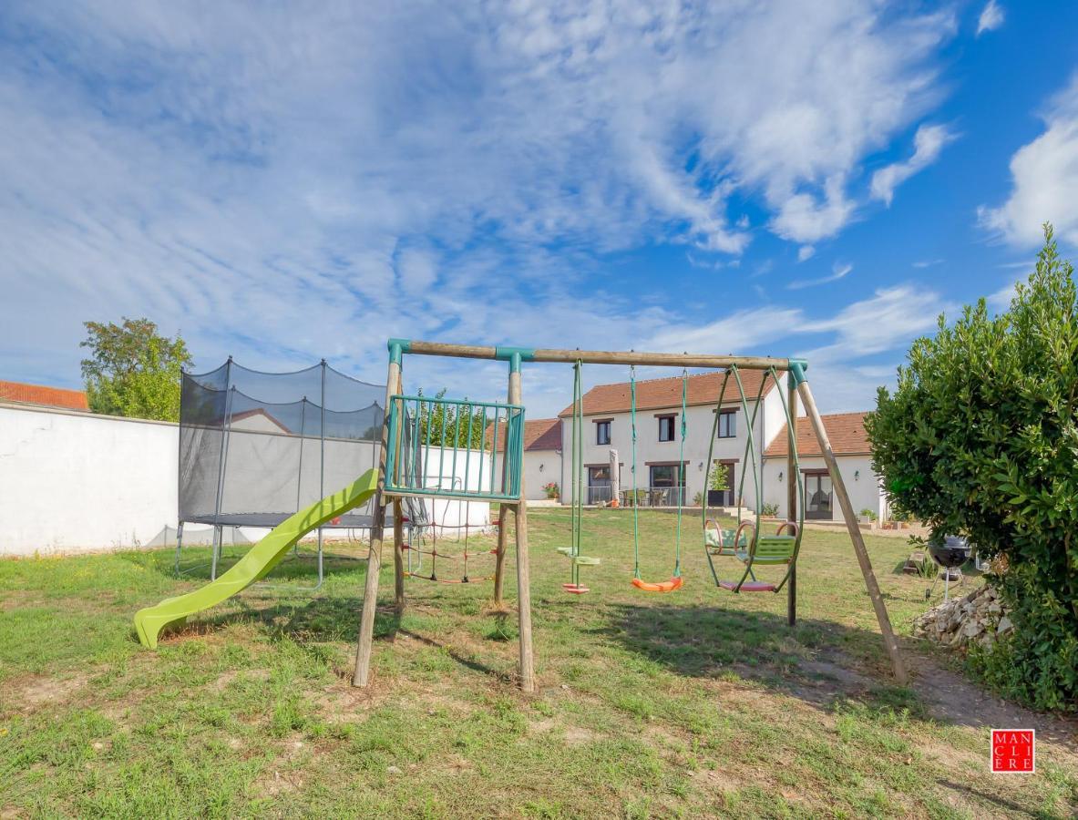 Maison Blanche Piscine Et Petit Dejeuner Châtellerault Exteriér fotografie