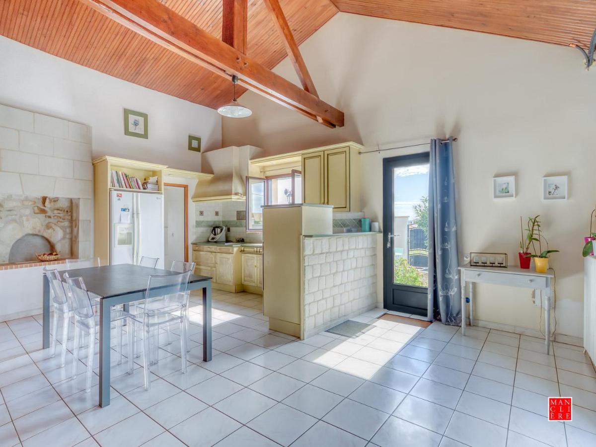 Maison Blanche Piscine Et Petit Dejeuner Châtellerault Exteriér fotografie